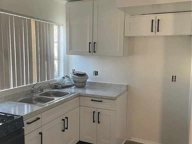 14758 Magnolia Blvd #102 — Photo 5