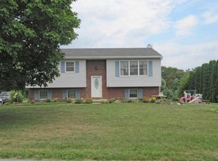 109 Apple Blossom Cir, Lititz, PA 17543