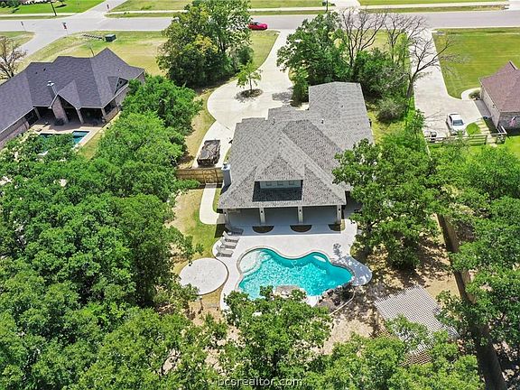 2nd image of 2713 Thornberry Dr