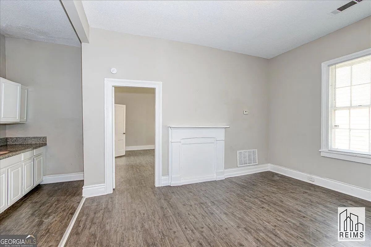 1 bed, 1.0 bath, 750 sqft, $920 — Photo 3