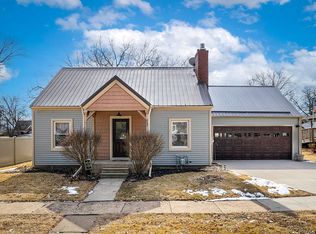 607 W 5th St, Tipton, IA 52772