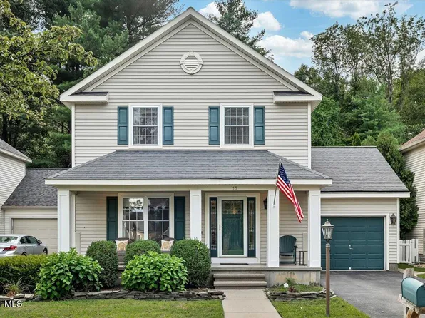 13 Thoroughbred Drive, Saratoga Springs, NY 12866
