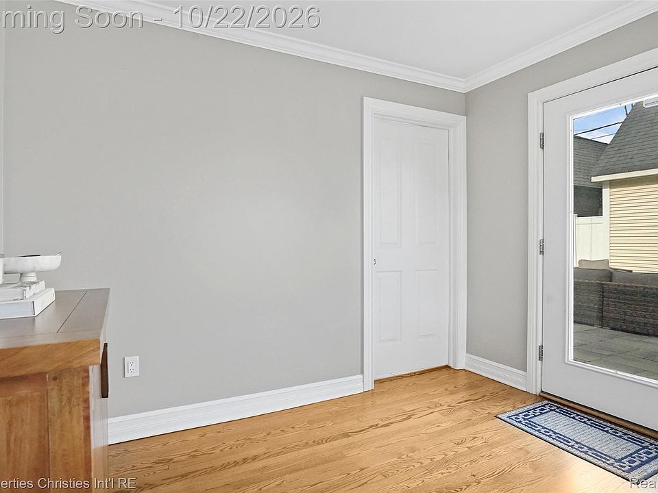 1999 Cole Ave, photo 20