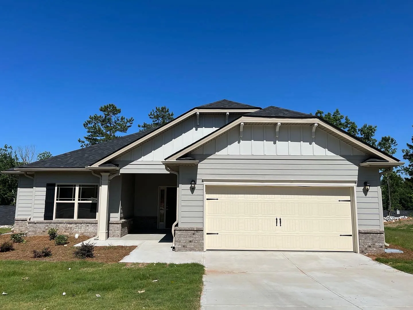 2220 Remington Dr — Photo 1