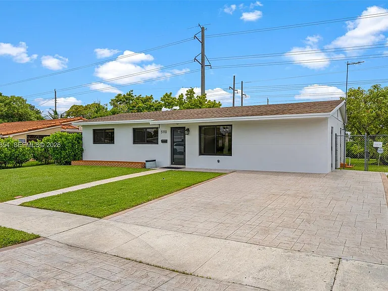 5110 SW 106th Ave — Photo 2
