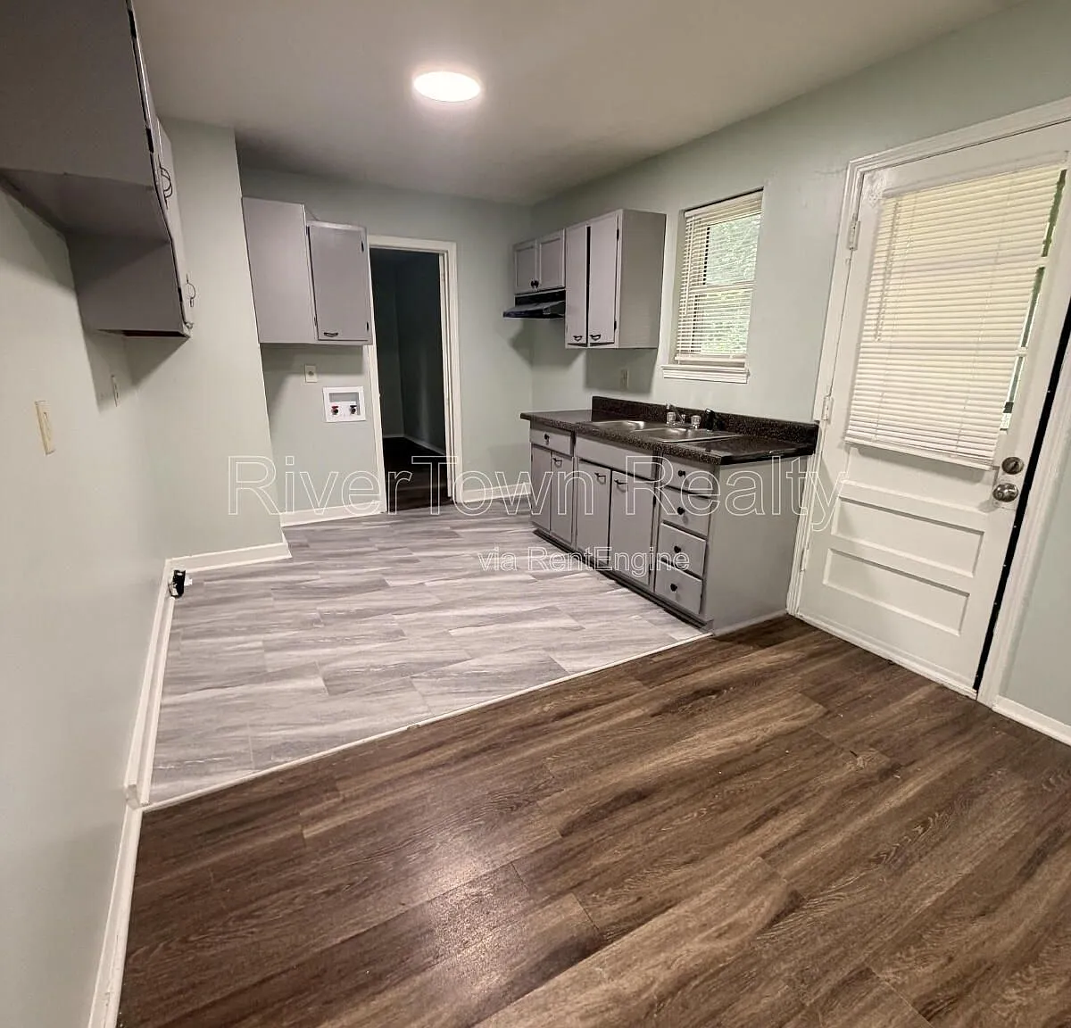3 bed, 2.0 bath, 1021 sqft, $1,295 — Photo 3
