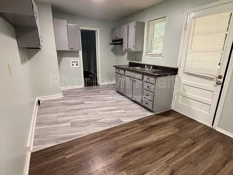 1624 Winfield Ave — Photo 3