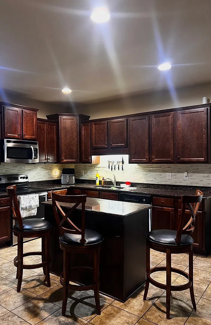3 bed, 2.0 bath, 1980 sqft, $1,950 — Photo 3
