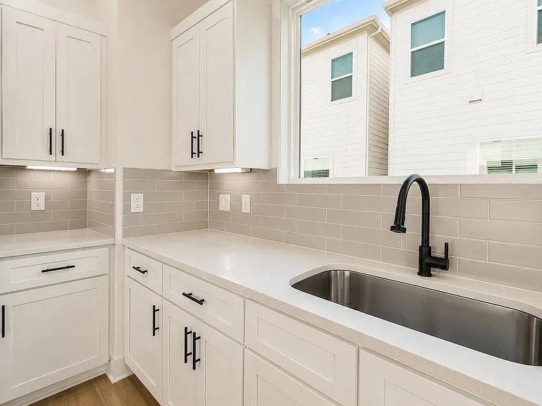 8315 Brecha Ln — Photo 22