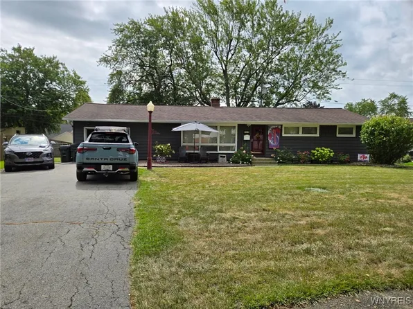 35 Lindan Dr, Depew, NY 14043