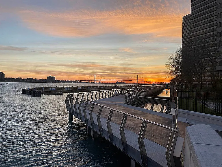 Riverfront Towers — Photo 16