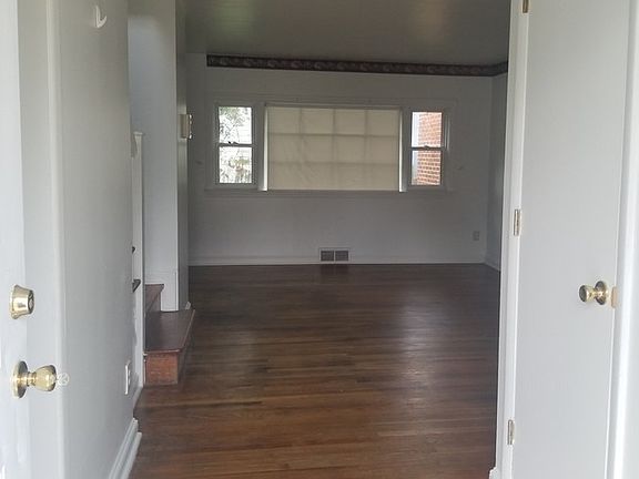 3rd image of 19 Polk Dr