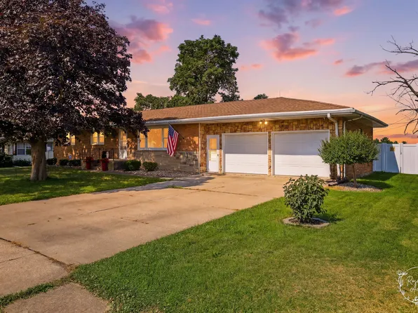 605 N Elm St, Herscher, IL 60941