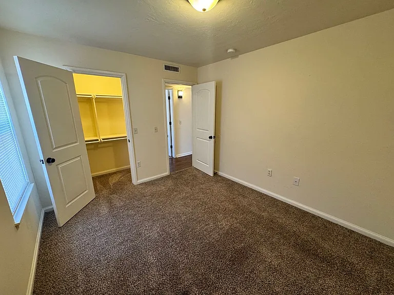 Renaissance Park Apartments — Photo 17