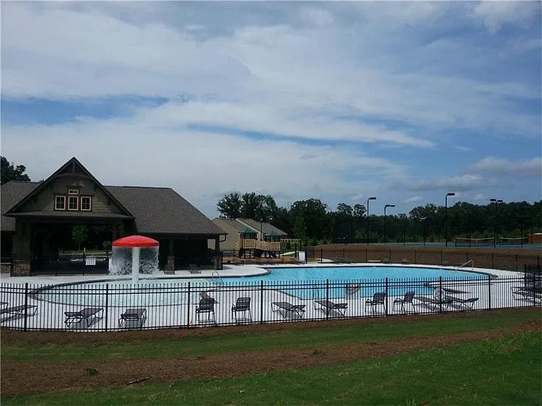 Pool with mushroom
