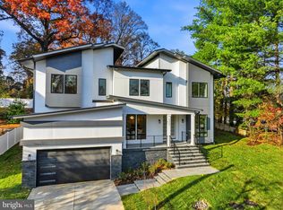 7306 Sportsman Dr, Falls Church, VA 22043