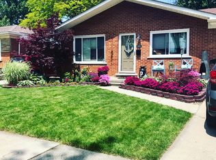 21025 Bayside St, Saint Clair Shores, MI