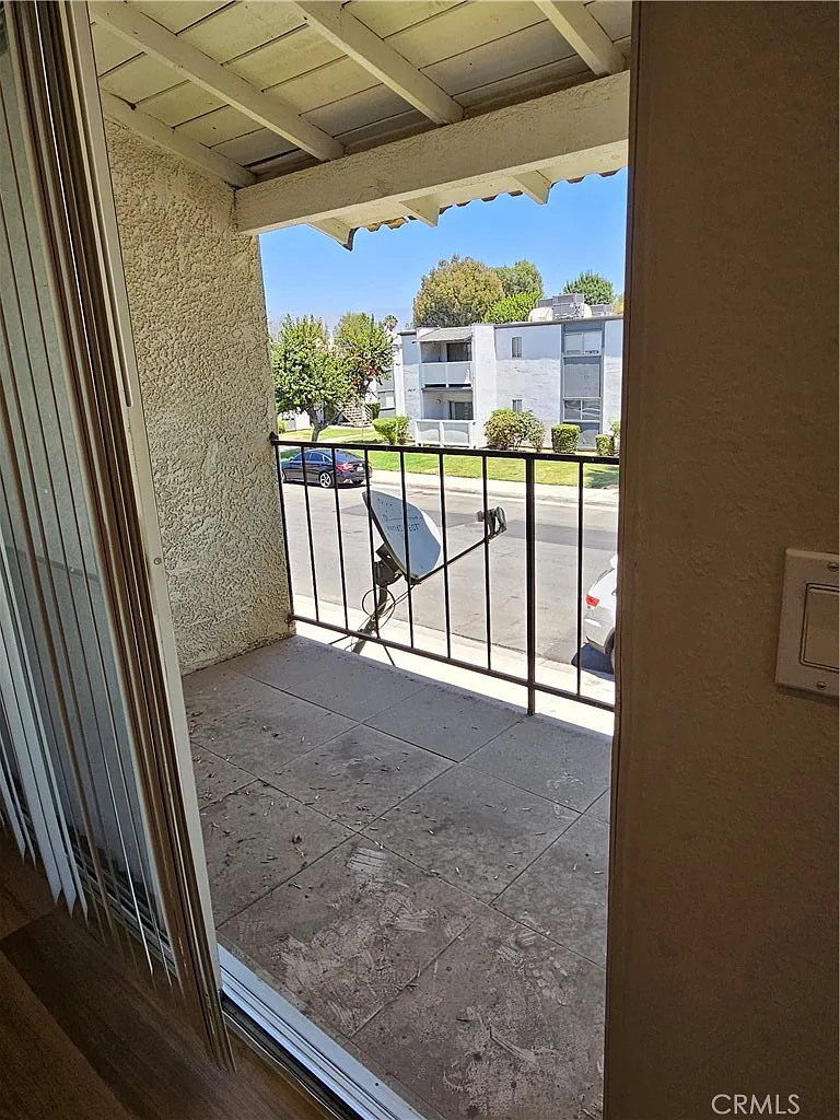 2 bed, 850 sqft, $1,900 — Photo 3