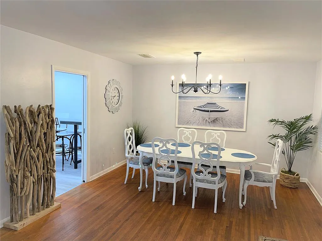 3 bed, 2.0 bath, 1682 sqft, $3,800 — Photo 4
