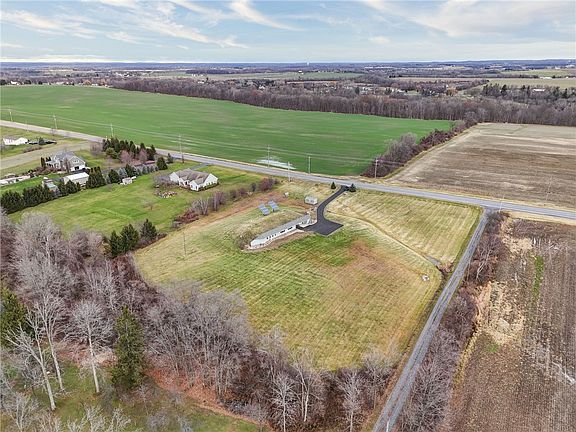 5th image of 2654 Whalen Rd