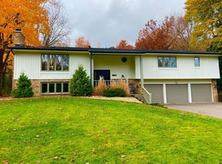 36 Deer Hills Dr, North Oaks, MN 55127