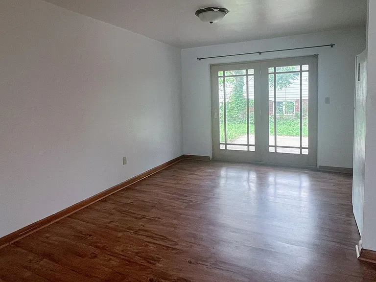 2634 N Salisbury St — Photo 4