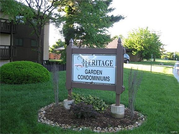 Well maintained grounds and close to Highways and Shopping !!