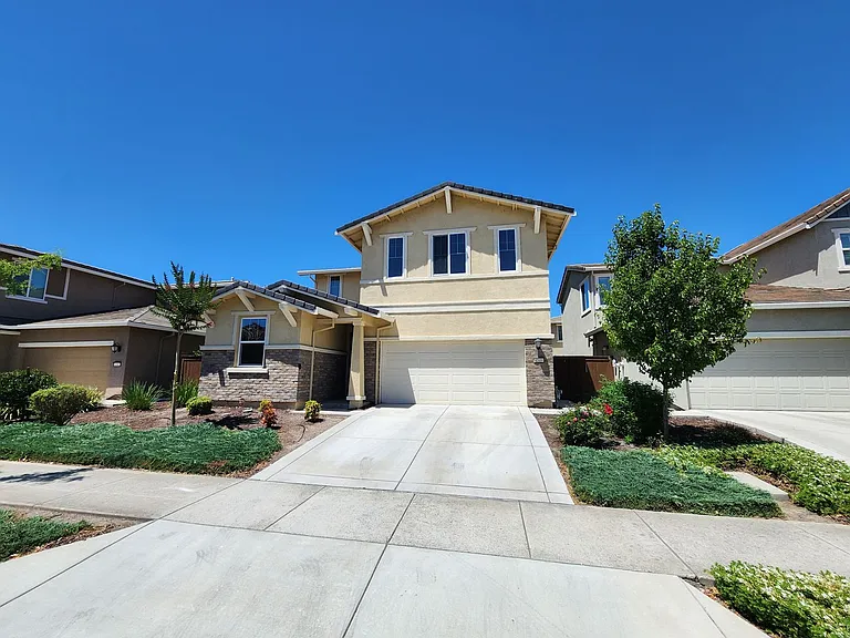 4549 Maple Crest St — Photo 1