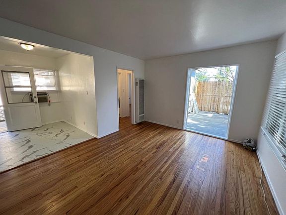 3rd image of 12924 Burbank Blvd