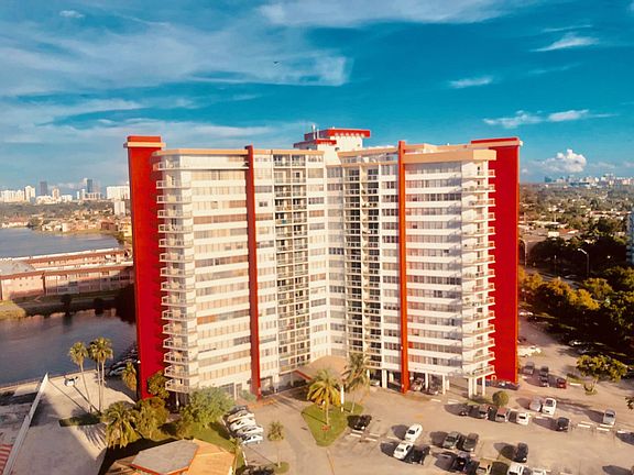 2nd image of 1301 Miami Gardens Dr APT 1621W