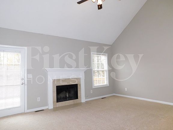 2nd image of 4040 Oglesby Rd