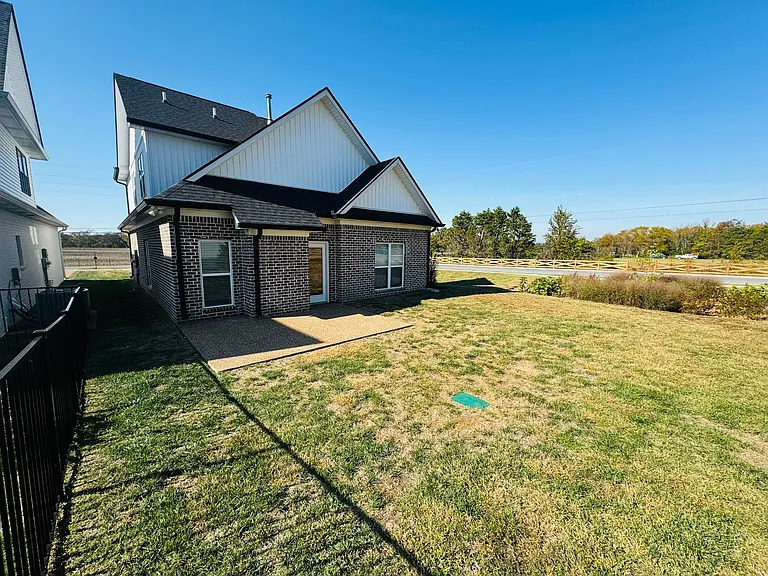 415 Maple Hill Rd — Photo 3