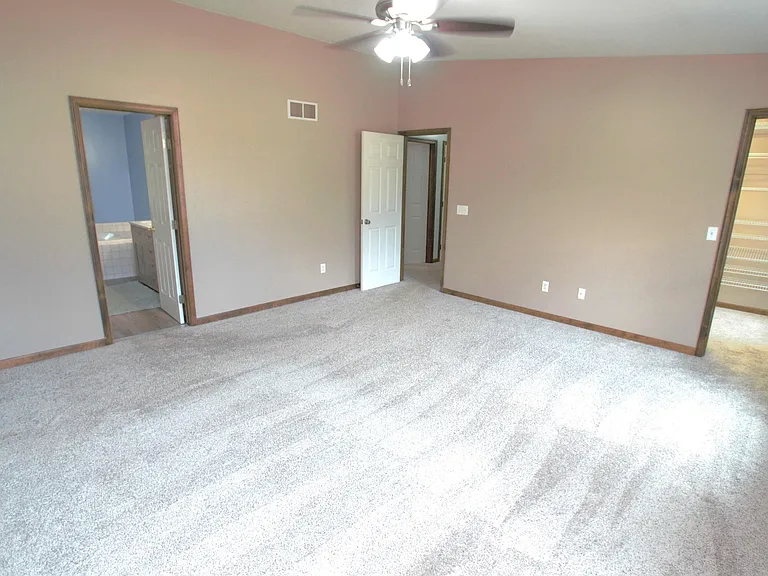 98 Thorndale Cir — Photo 35