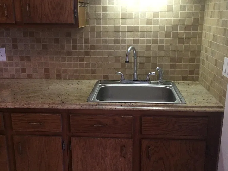 233 Edwards St — Photo 3