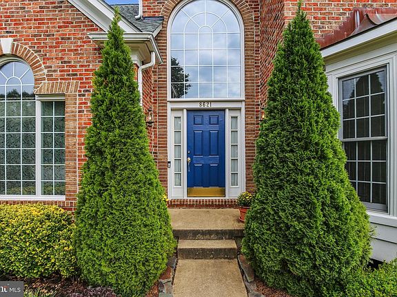 3rd image of 8621 Larkview Ln