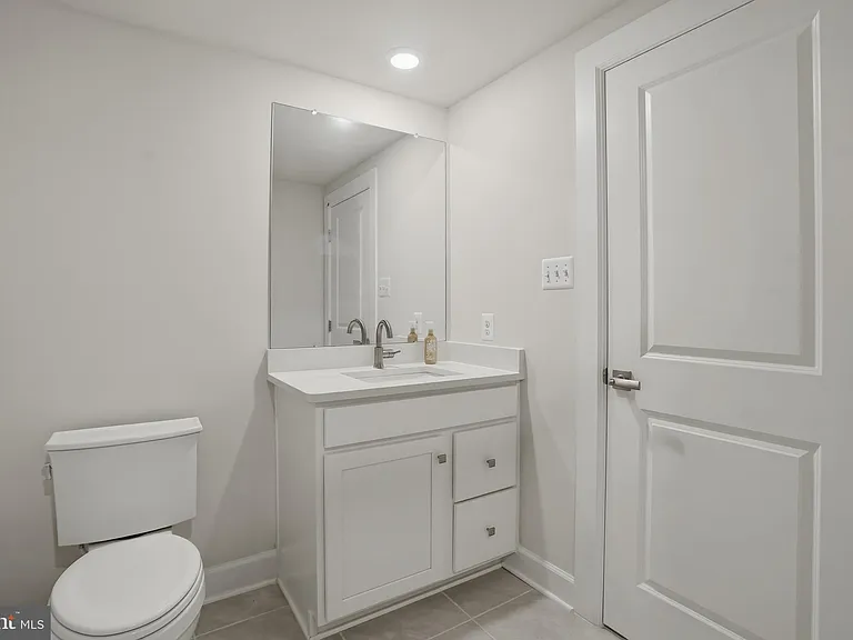 411 W Ponds Edge Dr — Photo 29