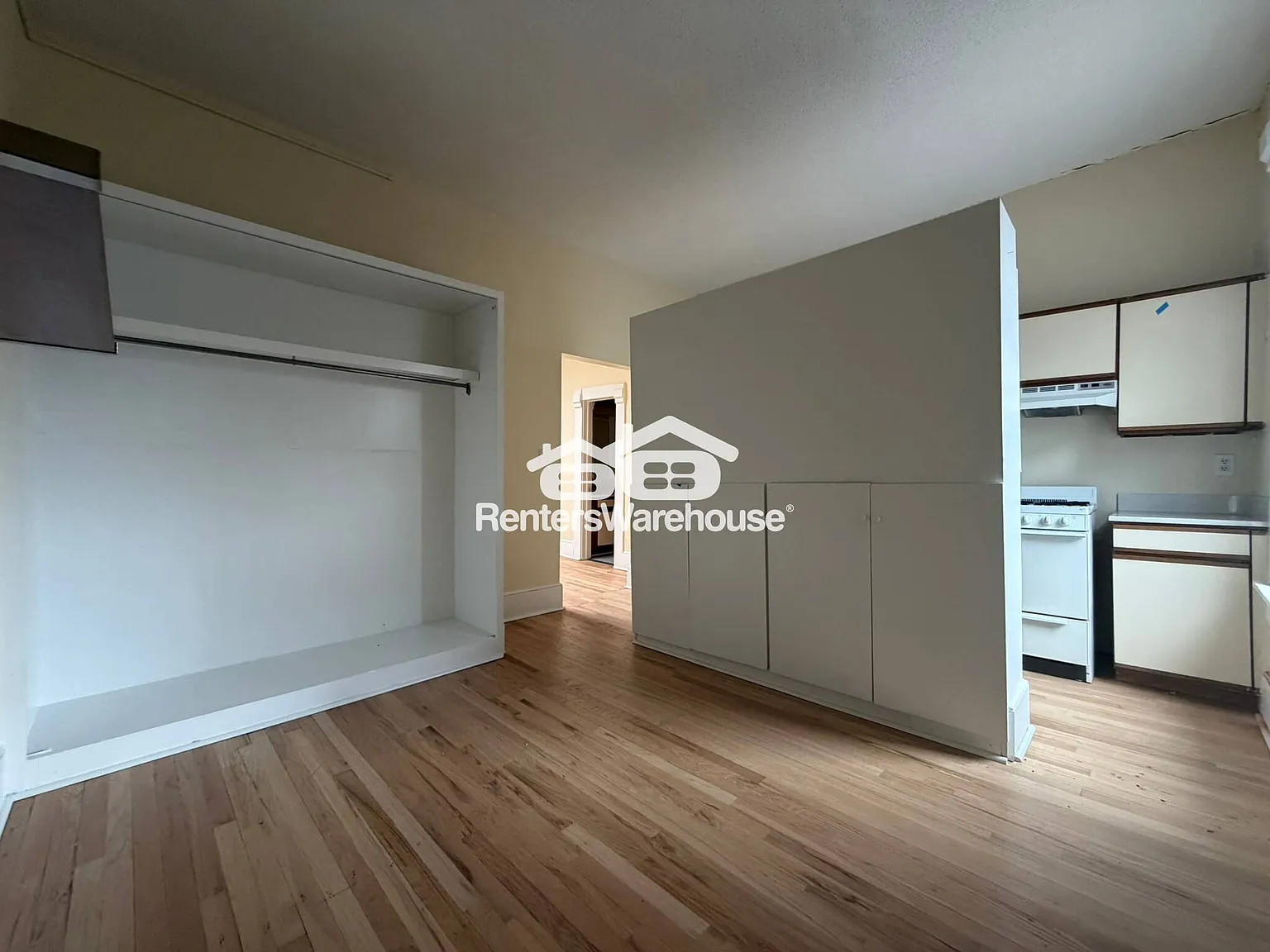 Varsity Lofts -Drake Neighborhood 1 Bedroom/1 Bath — Photo 4