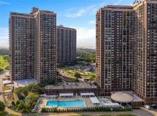 27110 Grand Central Pkwy APT 27B, Floral Park, NY