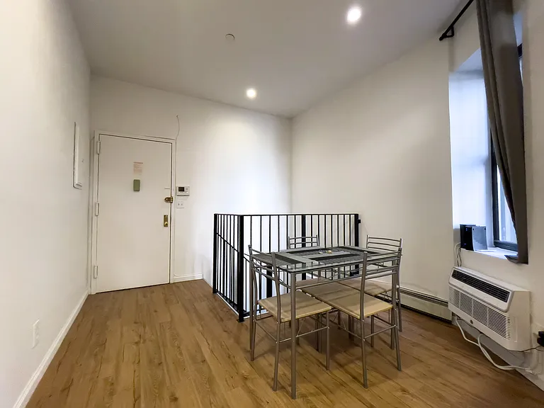 407 W 51st St #1E — Photo 3