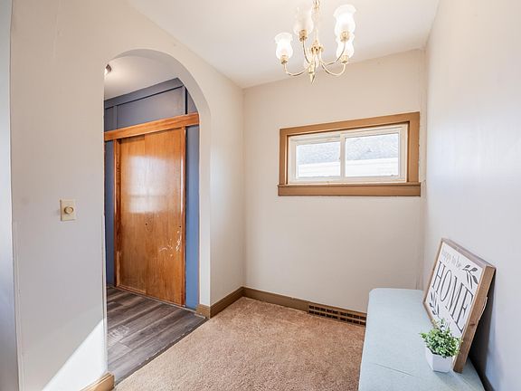 4th image of 121 W Oak St