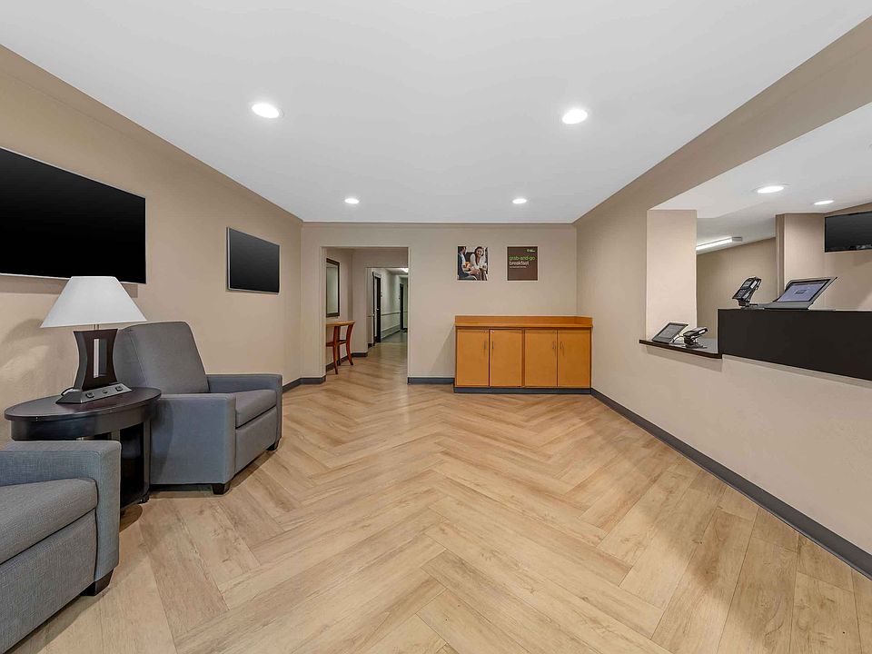 Lobby and Guest Check-in