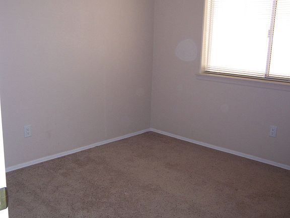 4th image of 10534 E 39th Pl