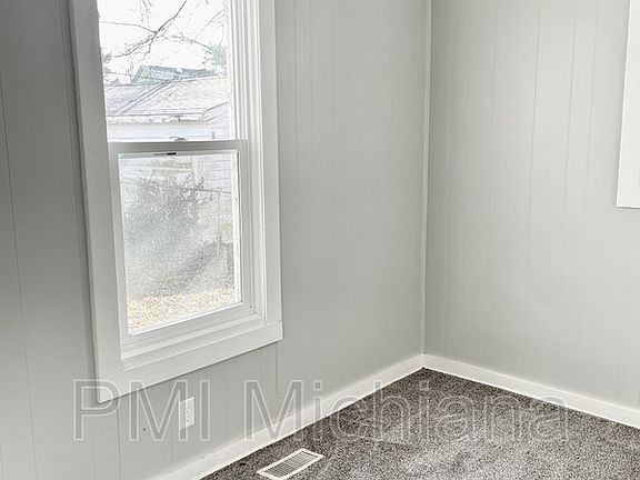 5th image of 1020 Emerson Ave