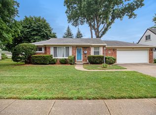 1810 Gilman St, Garden City, MI 48135