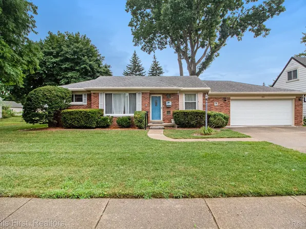 1810 Gilman St, Garden City, MI 48135