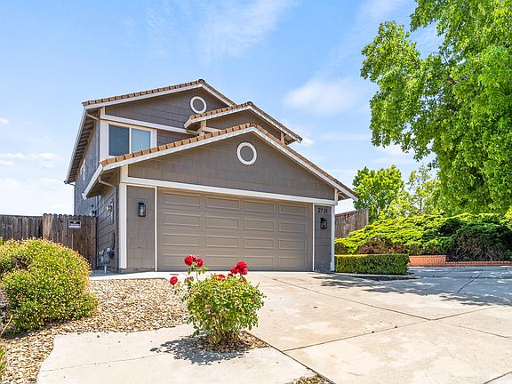 3rd image of 2731 Mayflower Dr