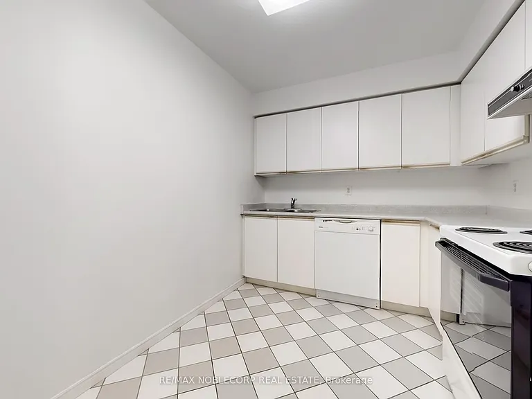 91 Townsgate Dr #312 — Photo 17