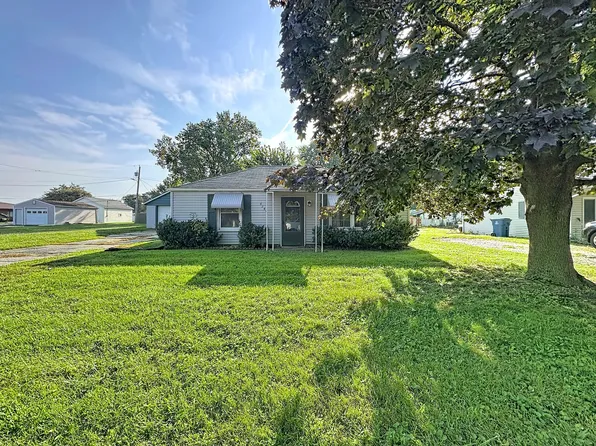 4244 9th St, East Moline, IL 61244