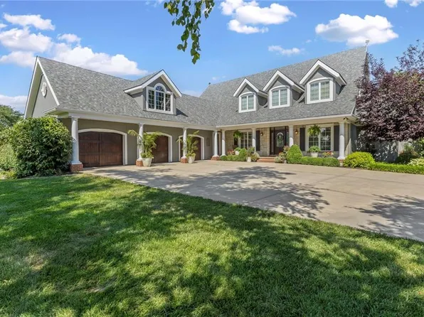 19595 Cedar Niles Rd, Gardner, KS 66030