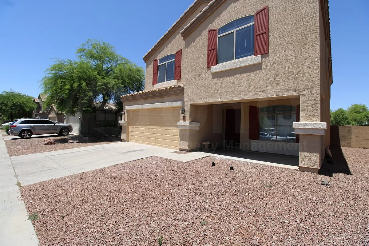 4 bed, 3.0 bath, 2221 sqft, $2,599 — Photo 2